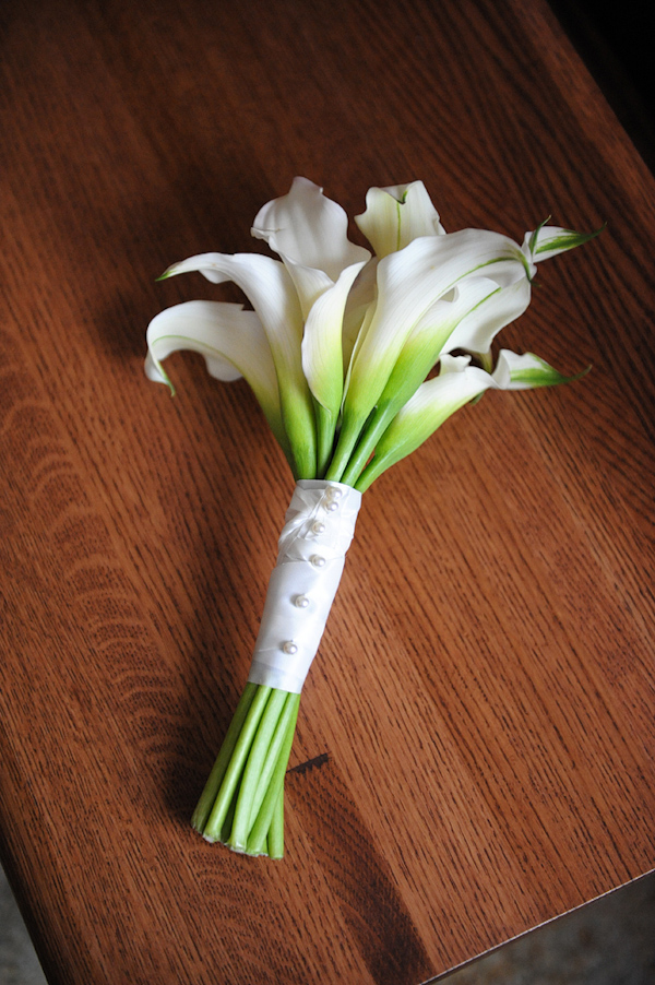 White calla lilly bouquet - wedding photo by Kenny Nakai Photography